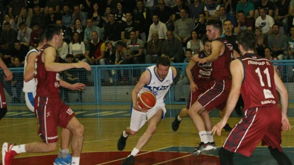 Leo poravnao u seriji, Prva liga RS - Plej of